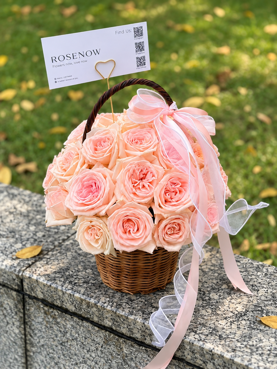 高级黑色包装奶油黄玫瑰花束 33/52枝|生日鲜花 · 送恋人 · 送妻子 · 纪念日礼物【仅限胡志明】
