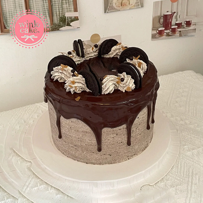 Bánh sô cô la kem Oreo với bánh quy Oreo