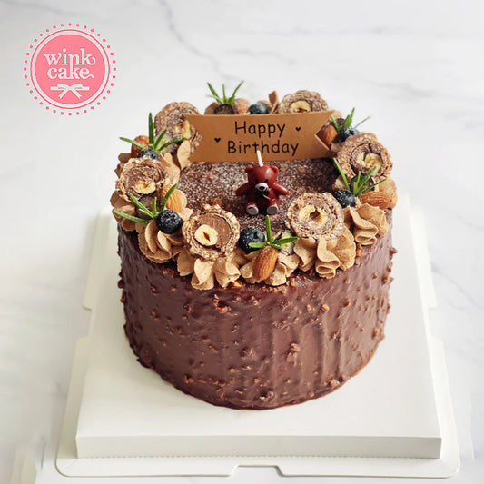 Bánh sô cô la đẹp mắt với lớp trang trí sô cô la giòn tan