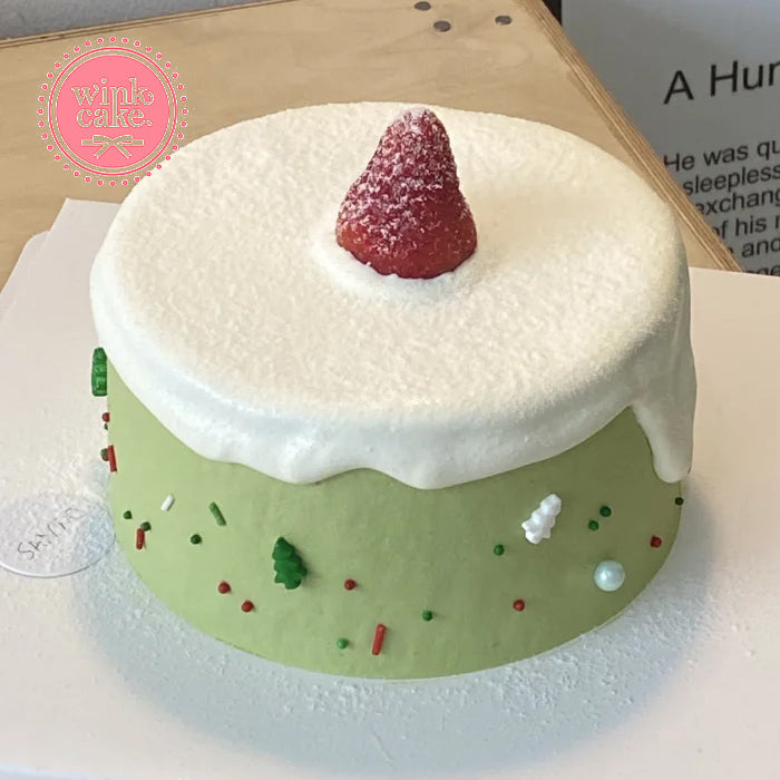 Small fresh and simple green Christmas snowflake birthday cake