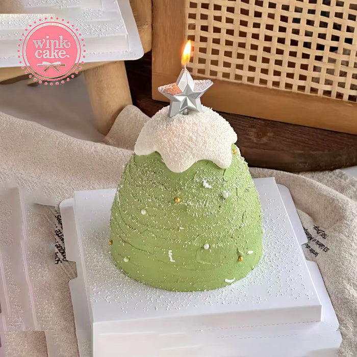 Bánh Giáng sinh hình cây thông Noel phủ tuyết trắng và xanh lá cây