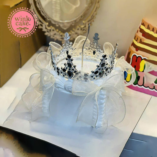 Bánh vương miện đẹp tặng bạn gái Ruy băng trắng