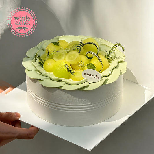 An elegant and sophisticated green grape-themed birthday cake, perfect as a gift for your girlfriend.