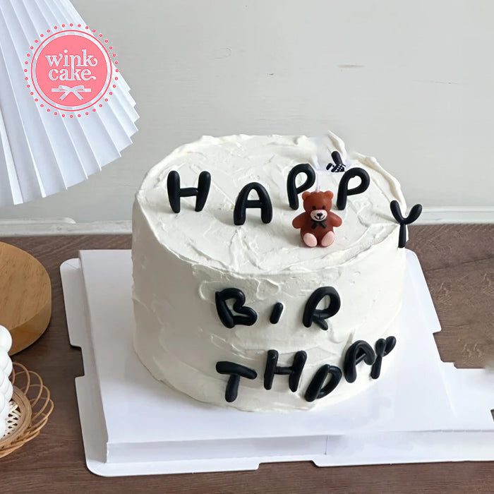Nến hình gấu có chữ 3D, bánh kem đơn giản dành cho nam giới.