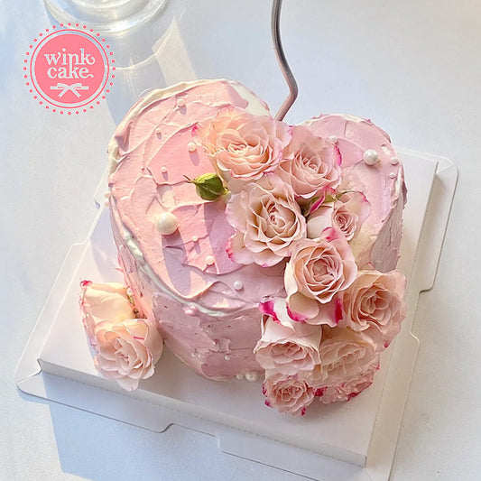 女神节心形奶油蛋糕，送女朋友心形生日蛋糕，粉色花朵装饰
