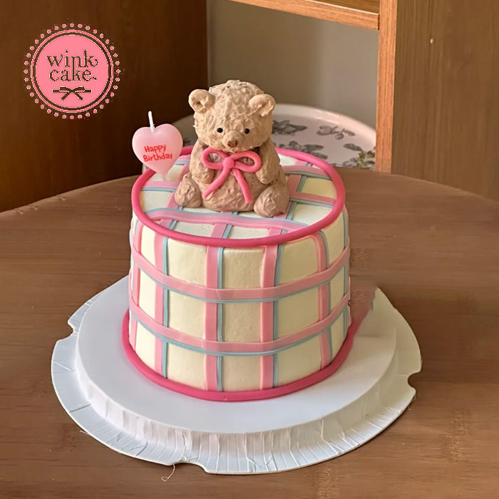 Cute pink bear cake suitable for girlfriend