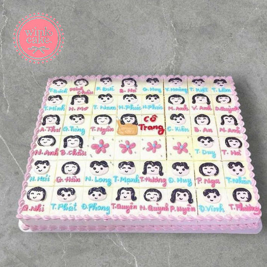 Một chiếc bánh Ngày Nhà giáo màu hồng với nhiều hình ảnh của trẻ em