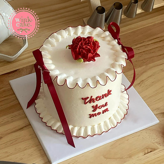 [BEST SELLER] Bánh kem hình hoa là món quà hoàn hảo cho Ngày của Mẹ.