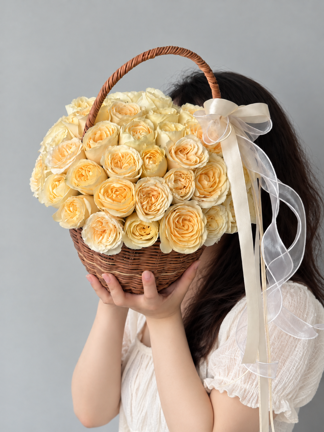 高级黑色包装奶油黄玫瑰花束 33/52枝|生日鲜花 · 送恋人 · 送妻子 · 纪念日礼物【仅限胡志明】