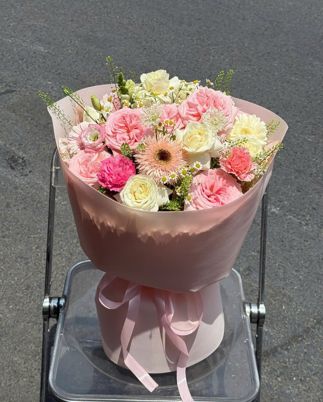 A stunning mixed rose bouquet, perfect as a gift for your wife, girlfriend, anniversary, or birthday.